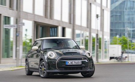 2022 Mini Cooper SE Resolute Edition Front Wallpapers 450x275 (48)