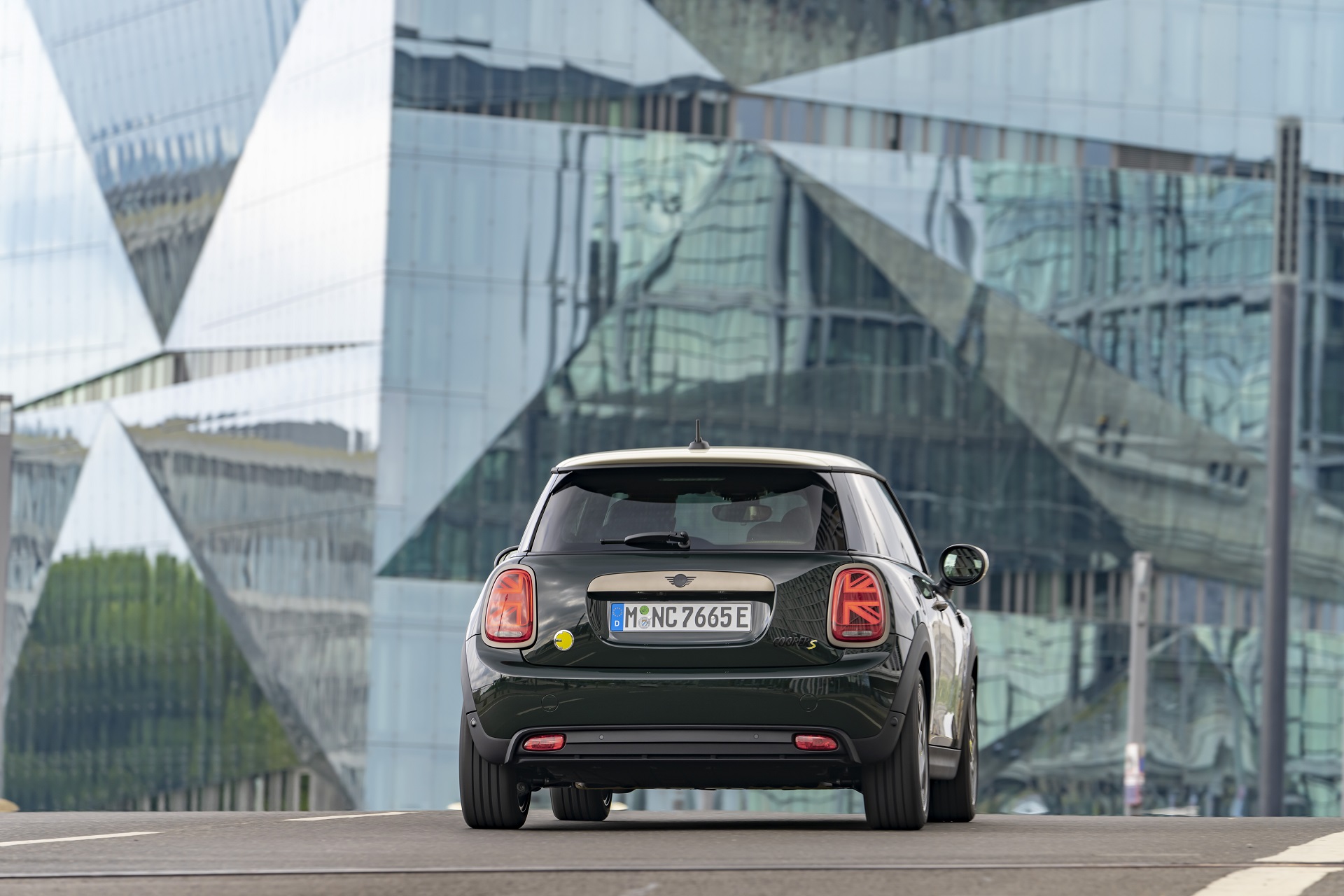 2022 Mini Cooper SE Resolute Edition Rear Wallpapers #39 of 104