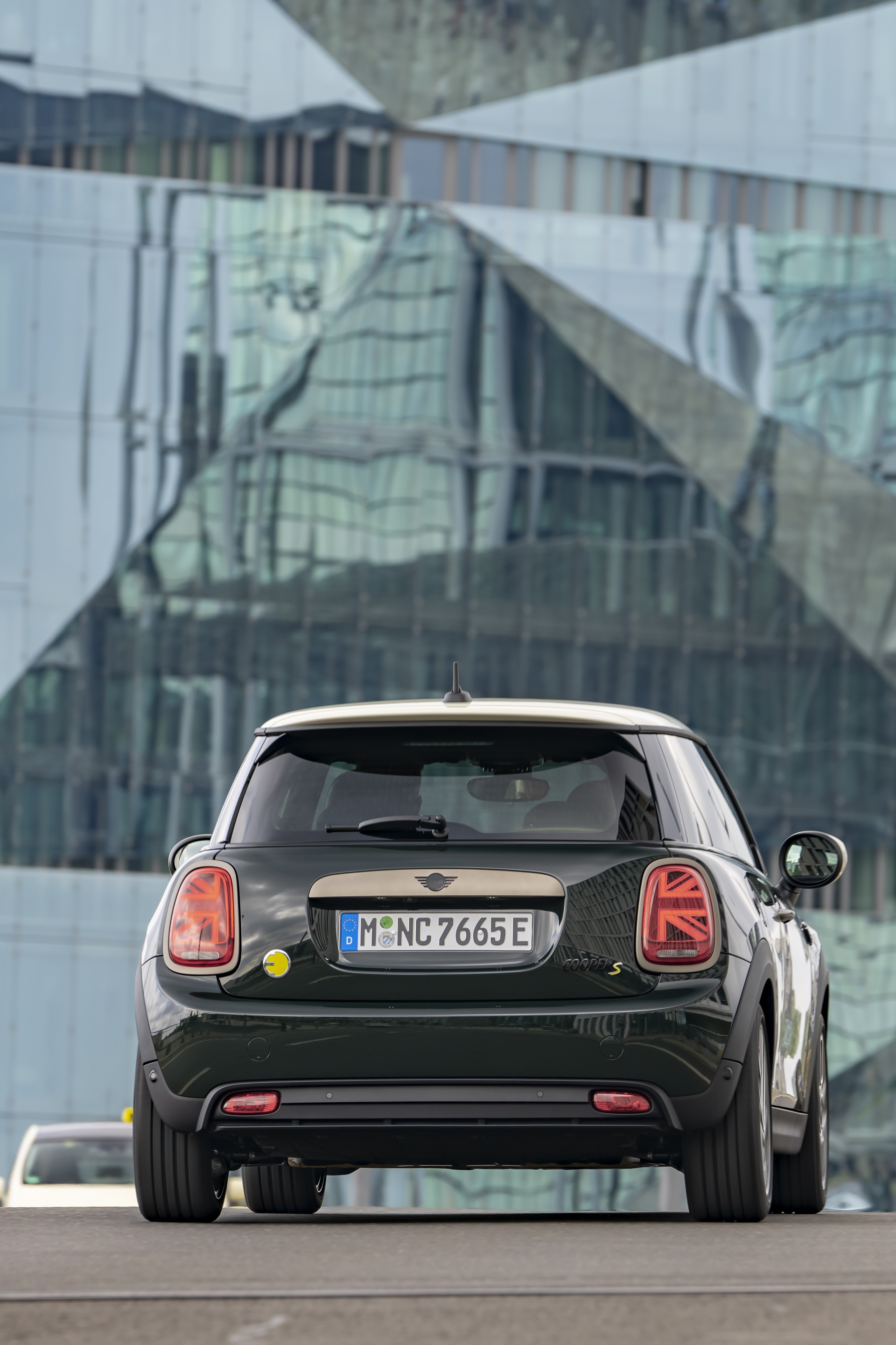 2022 Mini Cooper SE Resolute Edition Rear Wallpapers #40 of 104