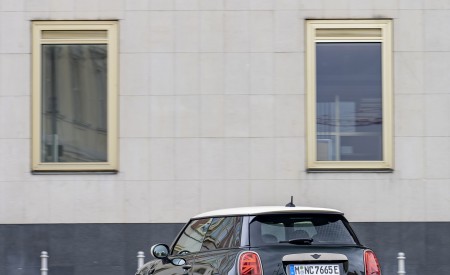 2022 Mini Cooper SE Resolute Edition Rear Wallpapers 450x275 (8)
