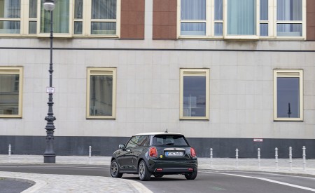 2022 Mini Cooper SE Resolute Edition Rear Wallpapers 450x275 (9)