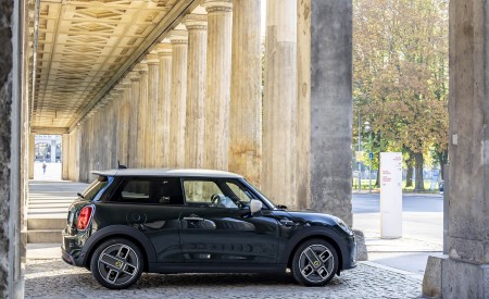 2022 Mini Cooper SE Resolute Edition Side Wallpapers  450x275 (35)
