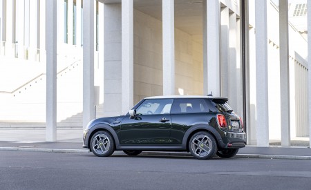 2022 Mini Cooper SE Resolute Edition Side Wallpapers 450x275 (26)