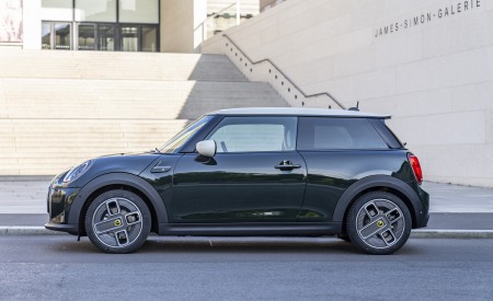 2022 Mini Cooper SE Resolute Edition Side Wallpapers 450x275 (20)