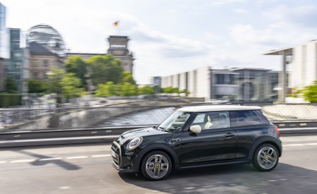 2022 Mini Cooper SE Resolute Edition Side Wallpapers 450x275 (73)