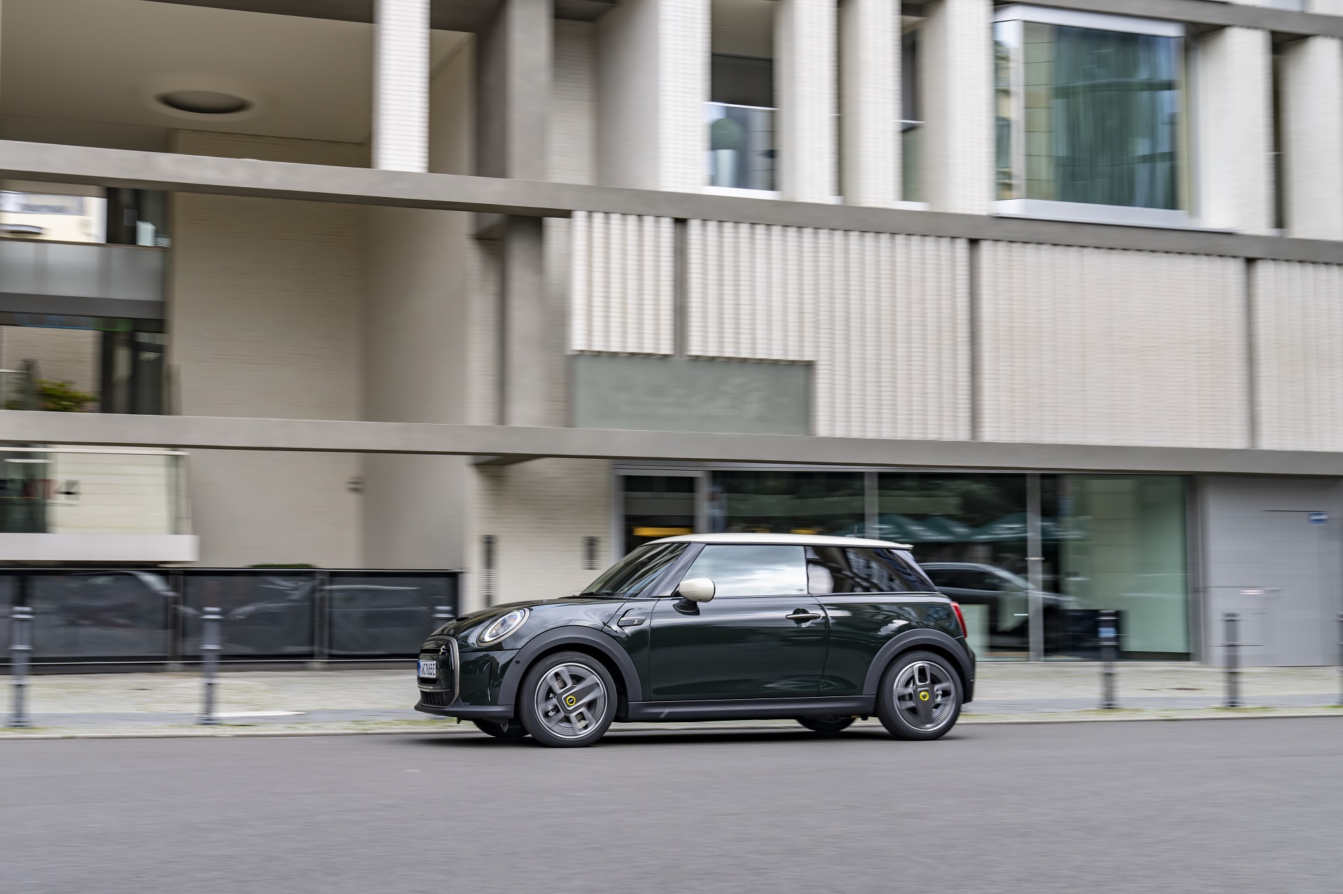 2022 Mini Cooper SE Resolute Edition Side Wallpapers #63 of 104