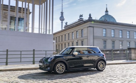2022 Mini Cooper SE Resolute Edition Side Wallpapers 450x275 (43)
