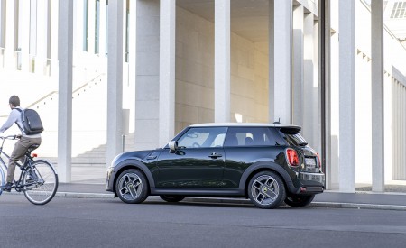 2022 Mini Cooper SE Resolute Edition Side Wallpapers 450x275 (27)