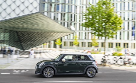 2022 Mini Cooper SE Resolute Edition Side Wallpapers 450x275 (74)