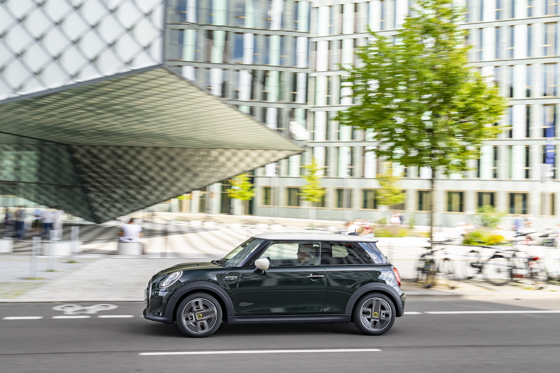 2022 Mini Cooper SE Resolute Edition Side Wallpapers #74 of 104