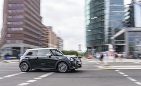 2022 Mini Cooper SE Resolute Edition Side Wallpapers 450x275 (64)