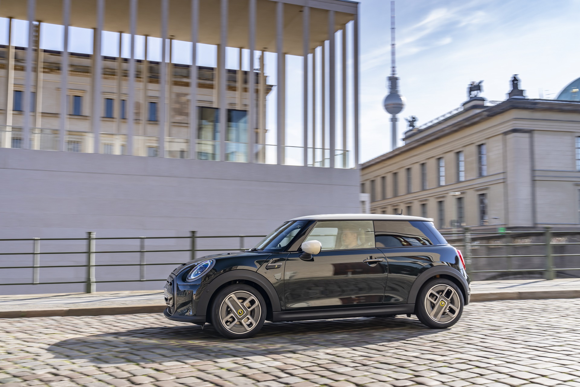 2022 Mini Cooper SE Resolute Edition Side Wallpapers #44 of 104