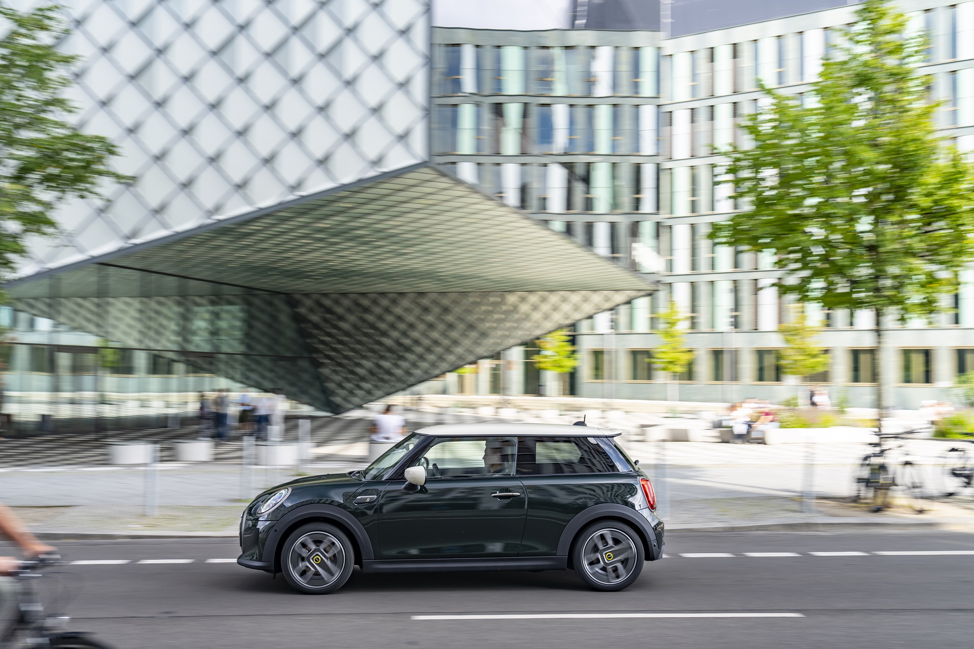 2022 Mini Cooper SE Resolute Edition Side Wallpapers #75 of 104