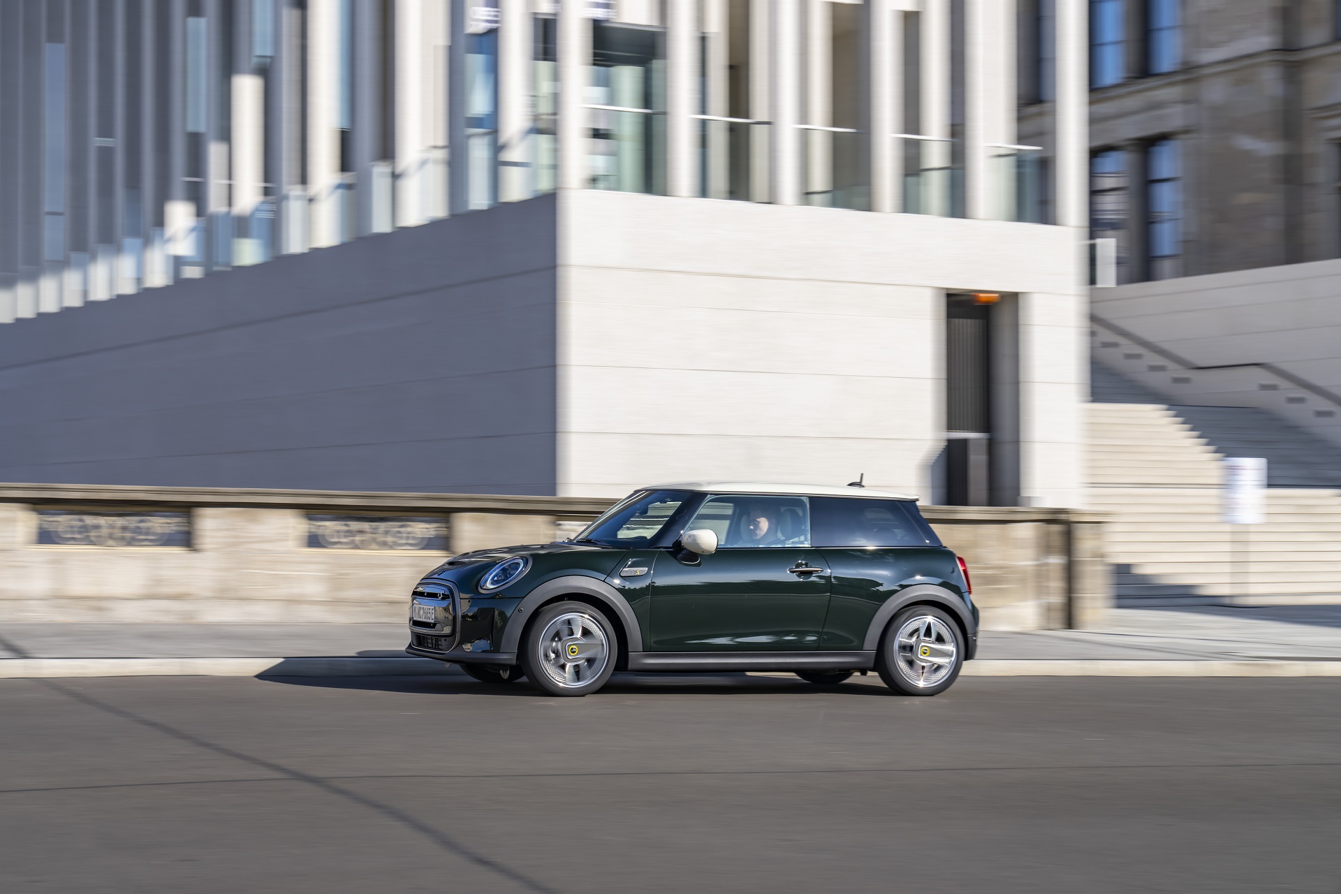 2022 Mini Cooper SE Resolute Edition Side Wallpapers  #23 of 104