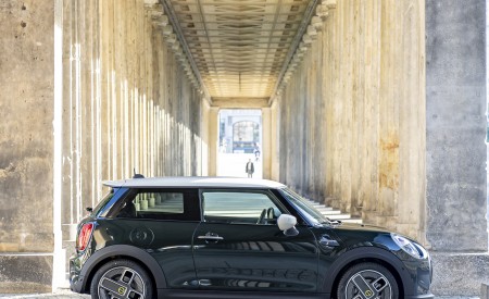 2022 Mini Cooper SE Resolute Edition Side Wallpapers 450x275 (32)