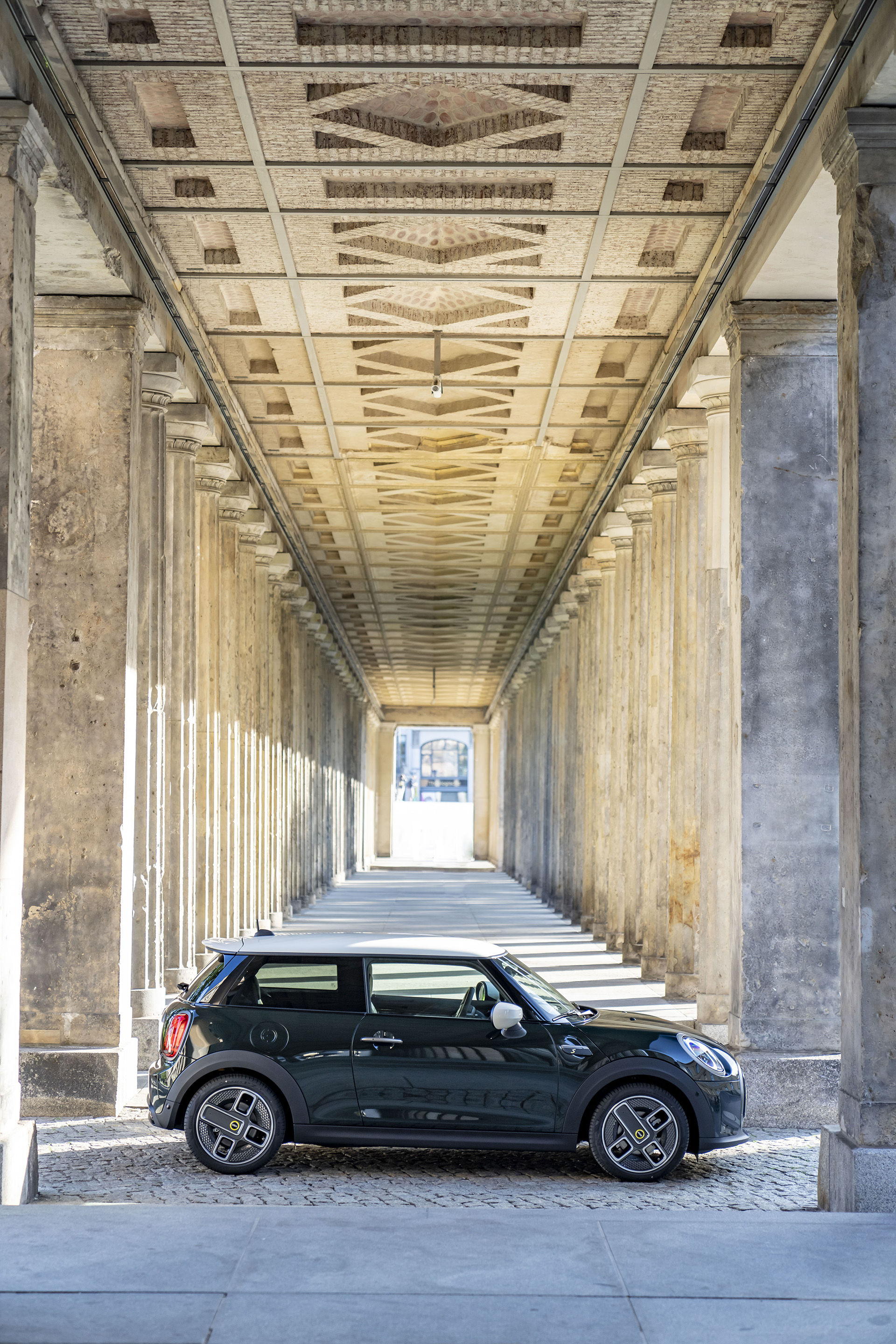 2022 Mini Cooper SE Resolute Edition Side Wallpapers #33 of 104