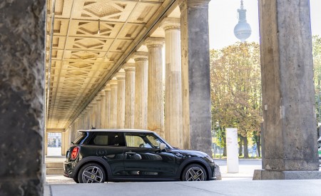 2022 Mini Cooper SE Resolute Edition Side Wallpapers 450x275 (34)