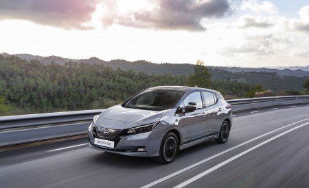 2022 Nissan Leaf (Euro-Spec) Front Three-Quarter Wallpapers 450x275 (5)