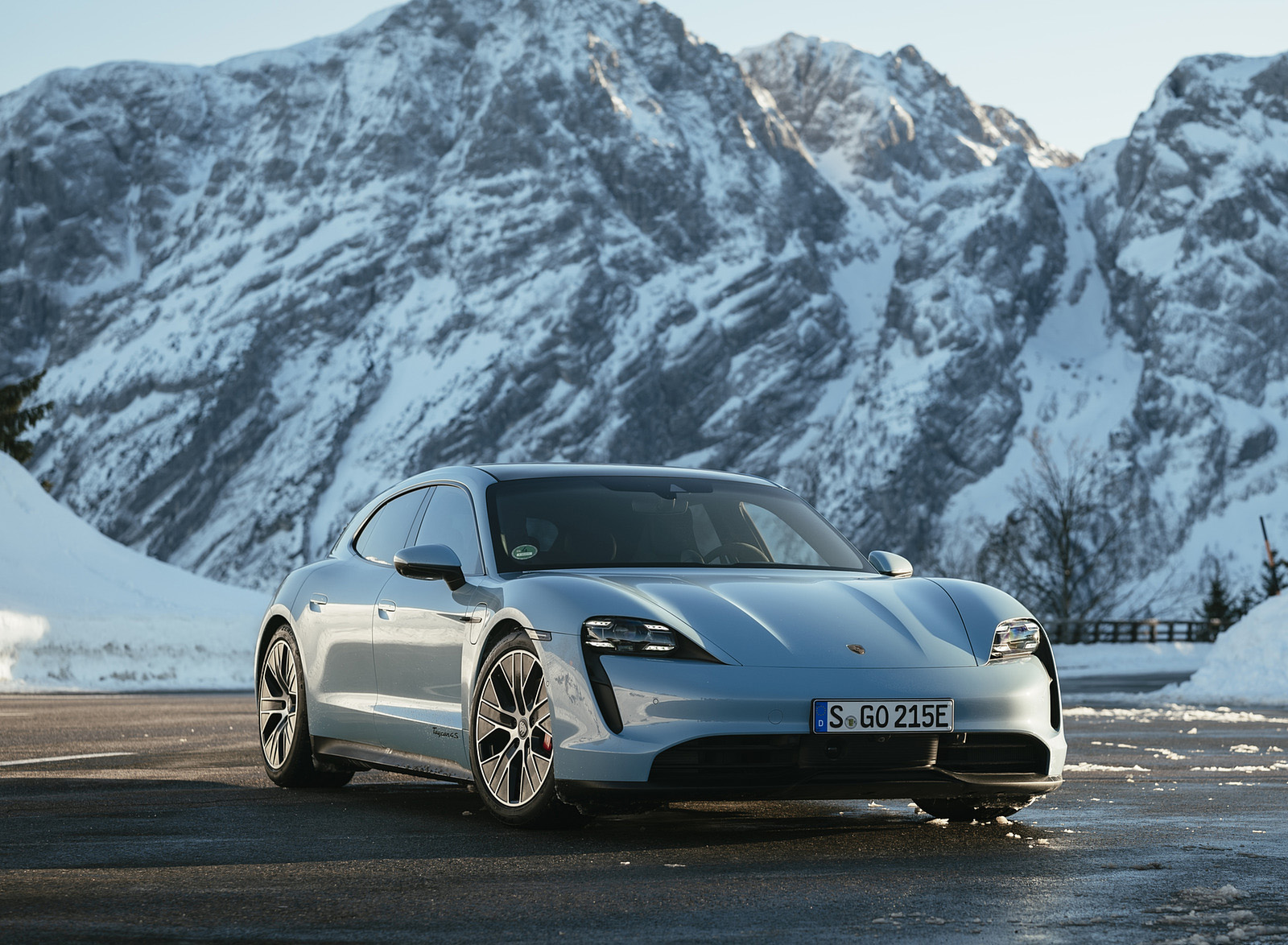 2022 Porsche Taycan 4S Sport Turismo (Color: Frozen Blue Metallic) Front Three-Quarter Wallpapers (10)