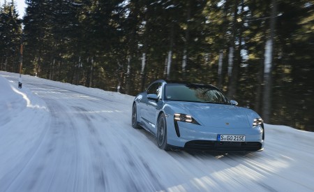 2022 Porsche Taycan 4S Sport Turismo (Color: Frozen Blue Metallic) Front Wallpapers 450x275 (8)