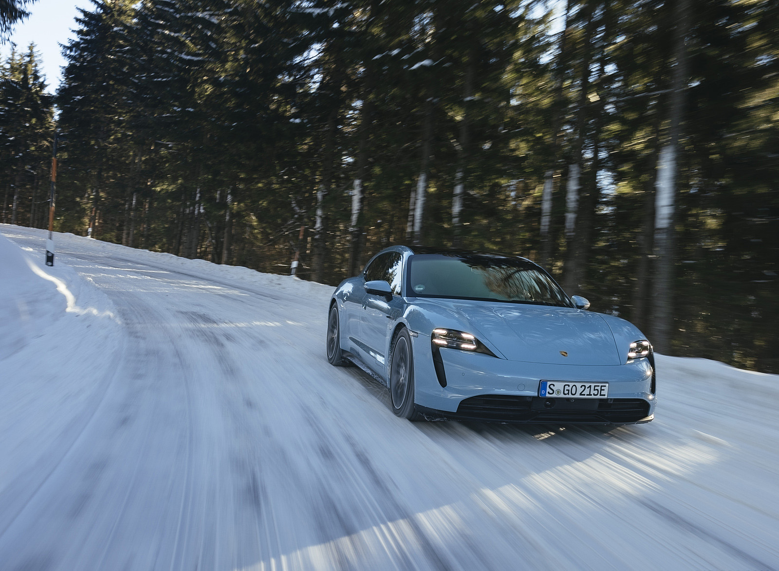 2022 Porsche Taycan 4S Sport Turismo (Color: Frozen Blue Metallic) Front Wallpapers #8 of 18