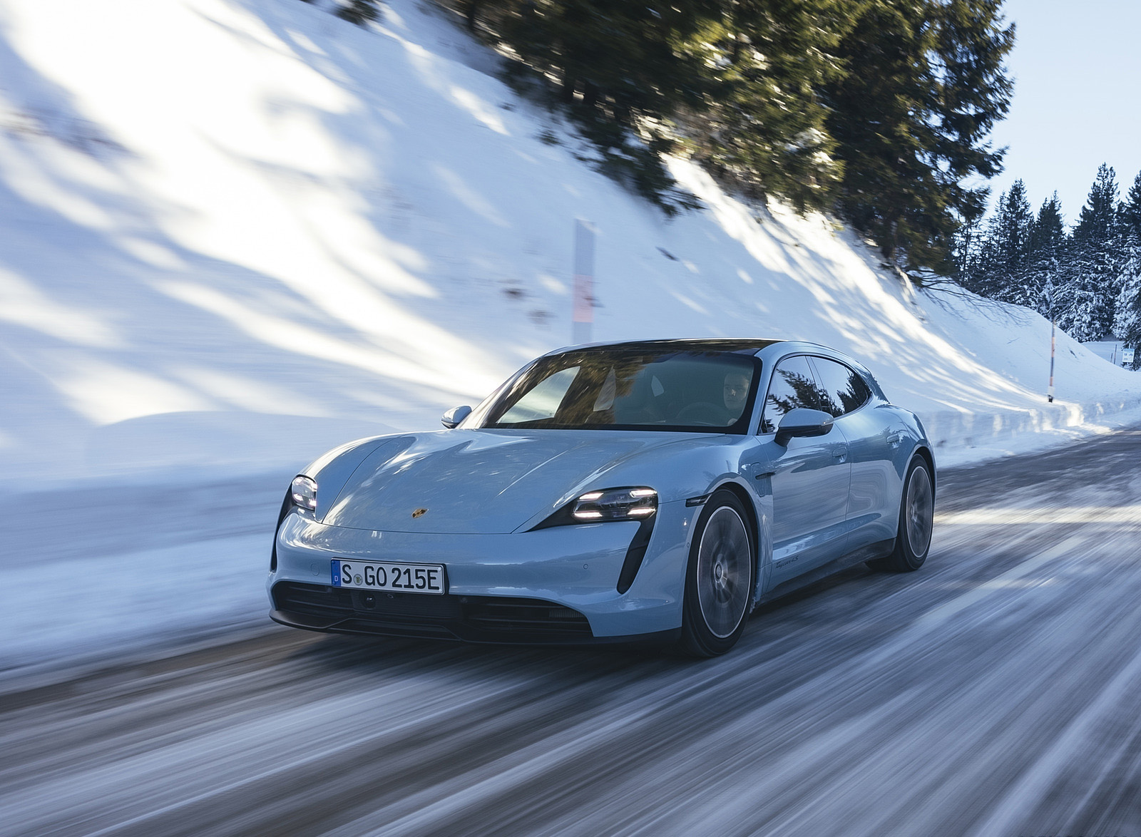 2022 Porsche Taycan 4S Sport Turismo (Color: Frozen Blue Metallic) Front Wallpapers (1)