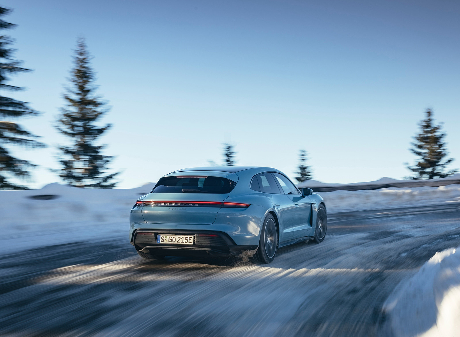 2022 Porsche Taycan 4S Sport Turismo (Color: Frozen Blue Metallic) Rear Three-Quarter Wallpapers (5)