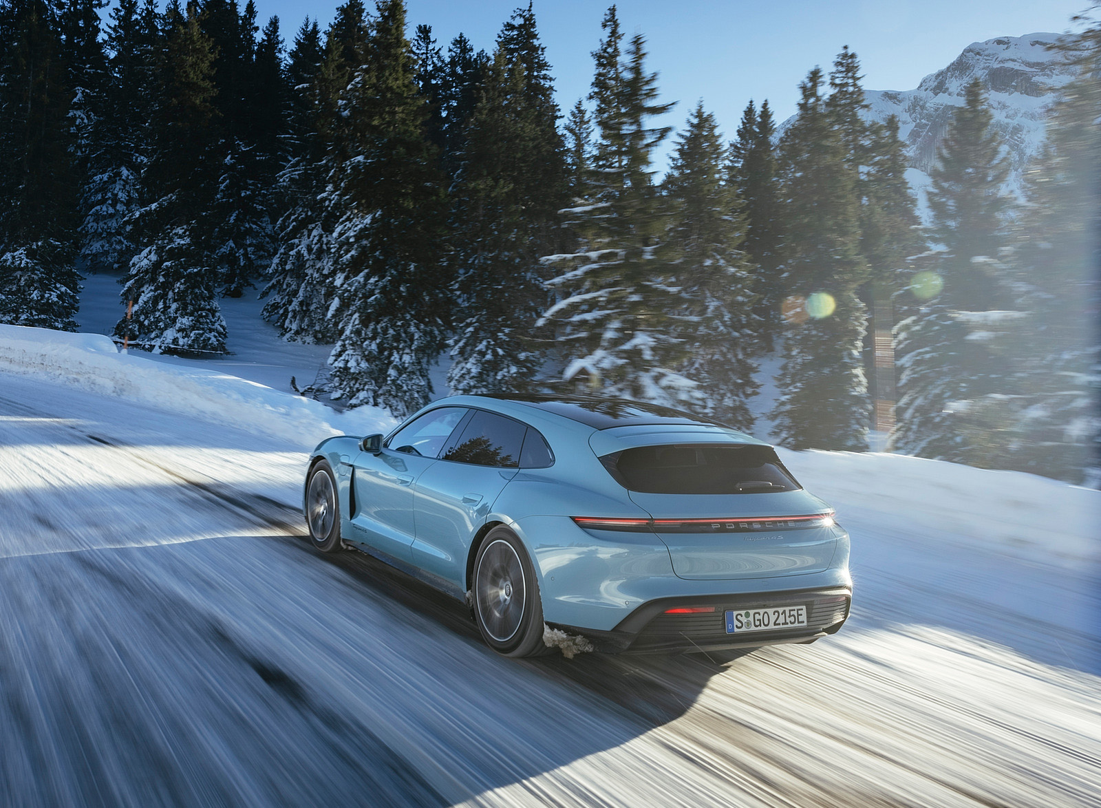2022 Porsche Taycan 4S Sport Turismo (Color: Frozen Blue Metallic) Rear Three-Quarter Wallpapers (2)