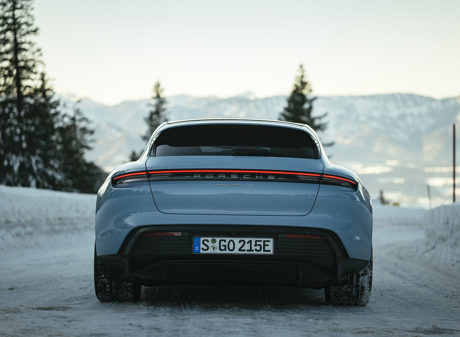 2022 Porsche Taycan 4S Sport Turismo (Color: Frozen Blue Metallic) Rear Wallpapers #12 of 18