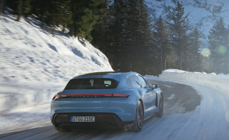 2022 Porsche Taycan 4S Sport Turismo (Color: Frozen Blue Metallic) Rear Wallpapers 450x275 (9)