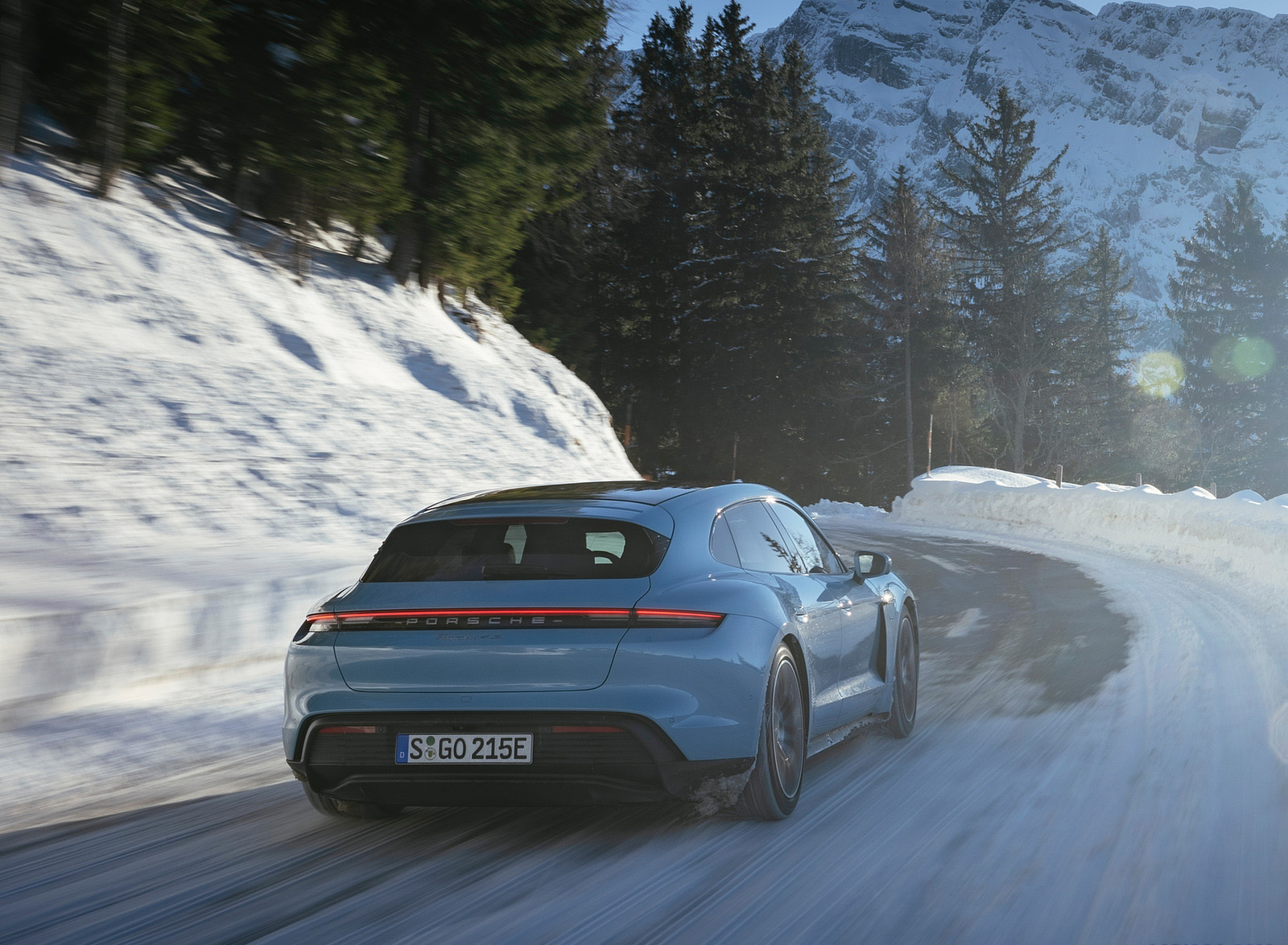 2022 Porsche Taycan 4S Sport Turismo (Color: Frozen Blue Metallic) Rear Wallpapers #9 of 18