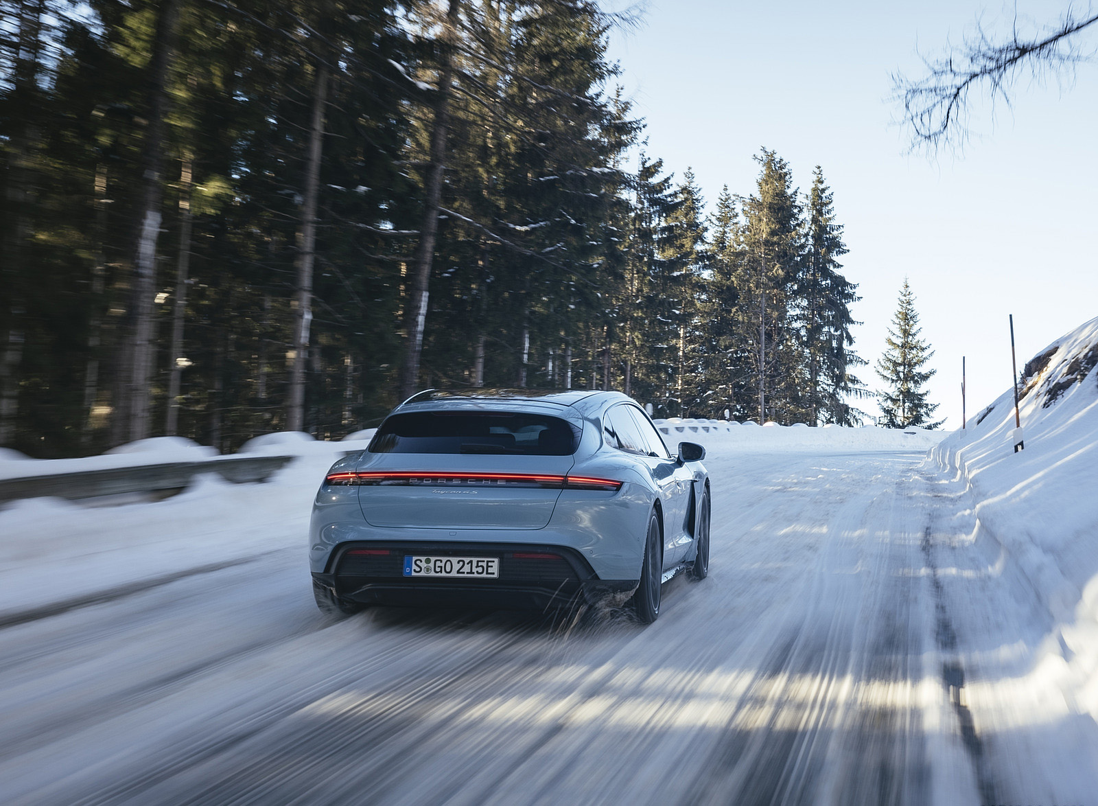 2022 Porsche Taycan 4S Sport Turismo (Color: Frozen Blue Metallic) Rear Wallpapers (7)