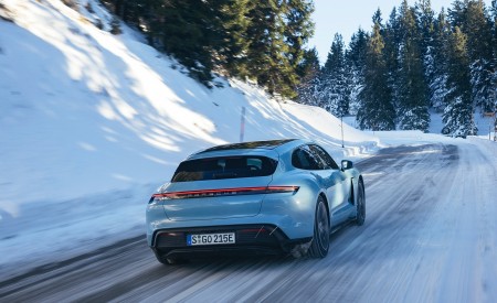 2022 Porsche Taycan 4S Sport Turismo (Color: Frozen Blue Metallic) Rear Wallpapers 450x275 (4)