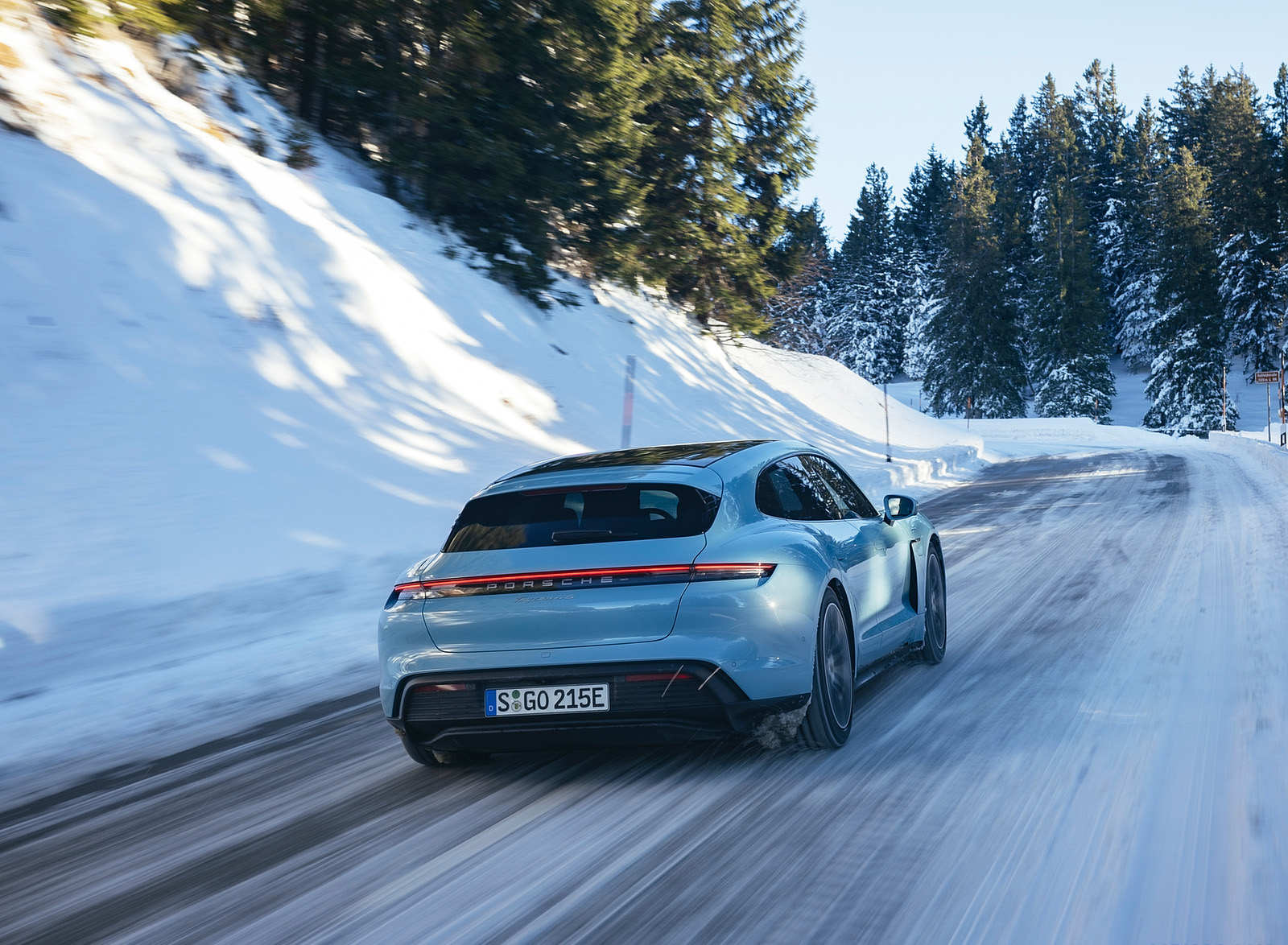 2022 Porsche Taycan 4S Sport Turismo (Color: Frozen Blue Metallic) Rear Wallpapers #4 of 18