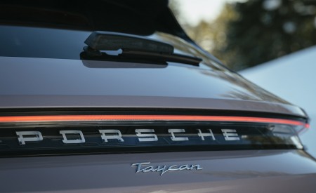 2022 Porsche Taycan Sport Turismo (Color: Frozen Berry Metallic) Badge Wallpapers 450x275 (23)