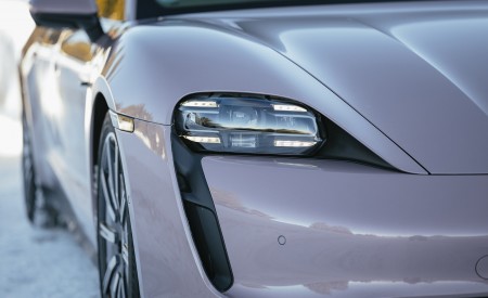 2022 Porsche Taycan Sport Turismo (Color: Frozen Berry Metallic) Headlight Wallpapers 450x275 (20)
