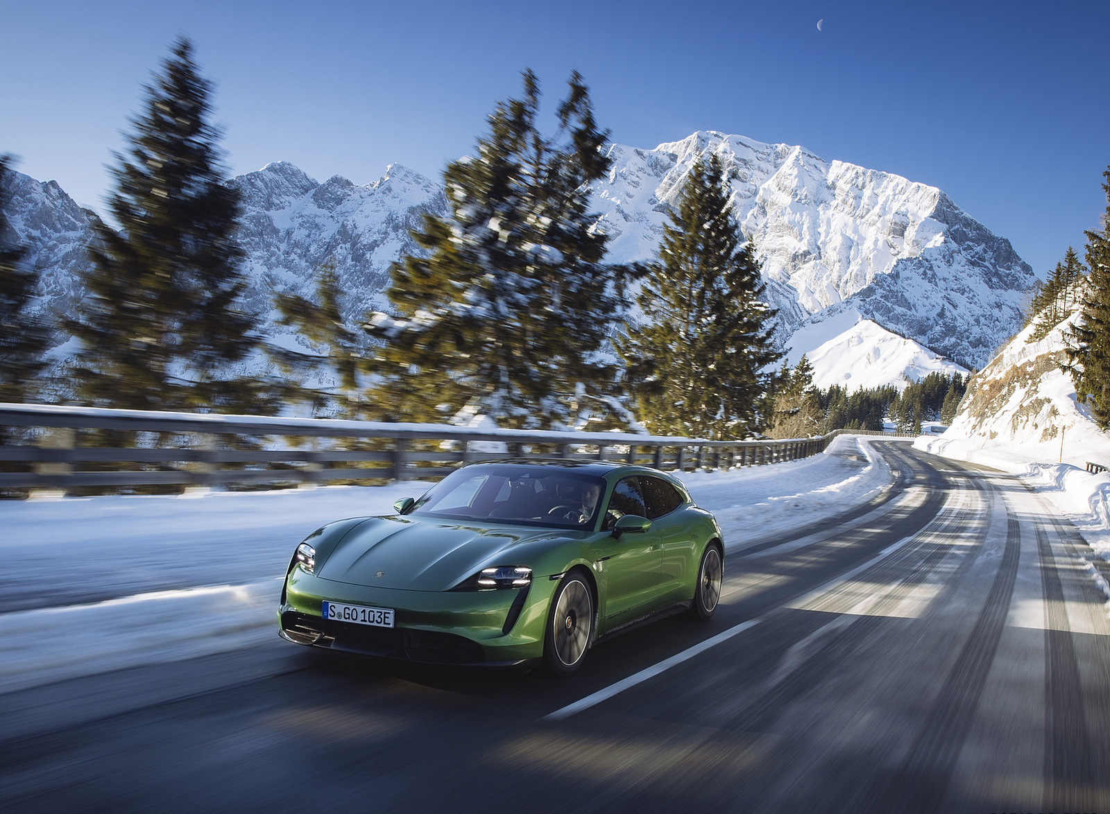 2022 Porsche Taycan Turbo S Sport Turismo (Color: Mamba Green Metallic) Front Three-Quarter Wallpapers (10)