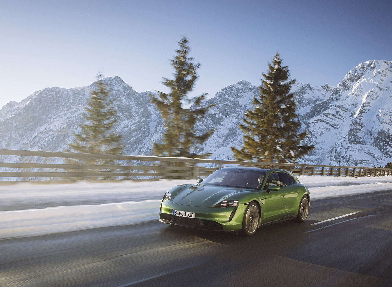 2022 Porsche Taycan Turbo S Sport Turismo (Color: Mamba Green Metallic) Front Three-Quarter Wallpapers #11 of 27