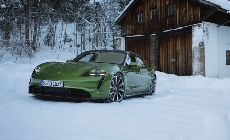 2022 Porsche Taycan Turbo S Sport Turismo (Color: Mamba Green Metallic) Front Wallpapers 450x275 (18)