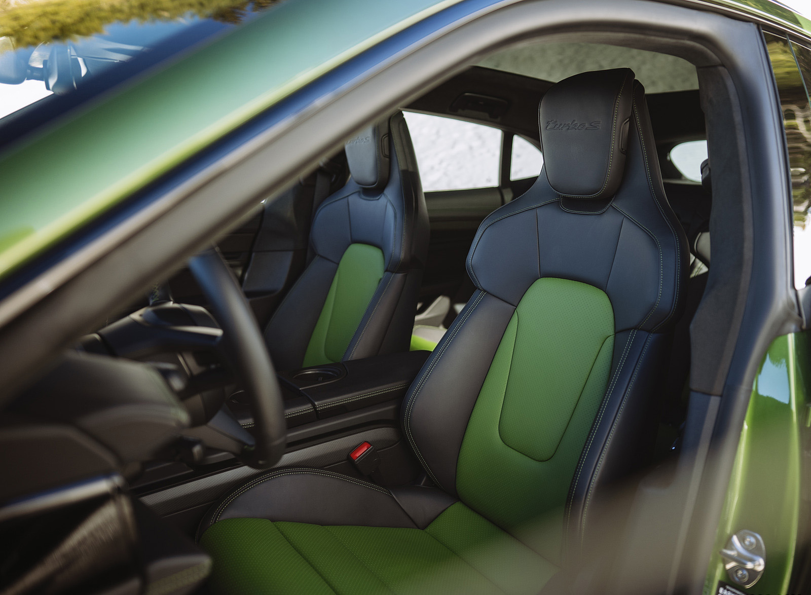 2022 Porsche Taycan Turbo S Sport Turismo (Color: Mamba Green Metallic) Interior Seats Wallpapers #25 of 27
