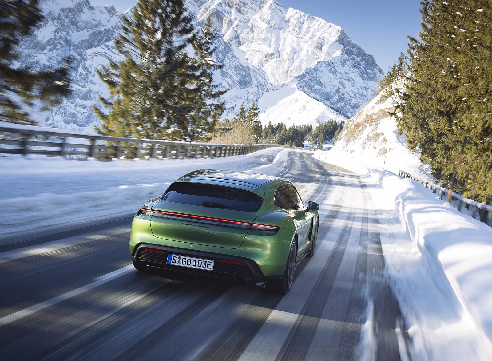 2022 Porsche Taycan Turbo S Sport Turismo (Color: Mamba Green Metallic) Rear Wallpapers #12 of 27