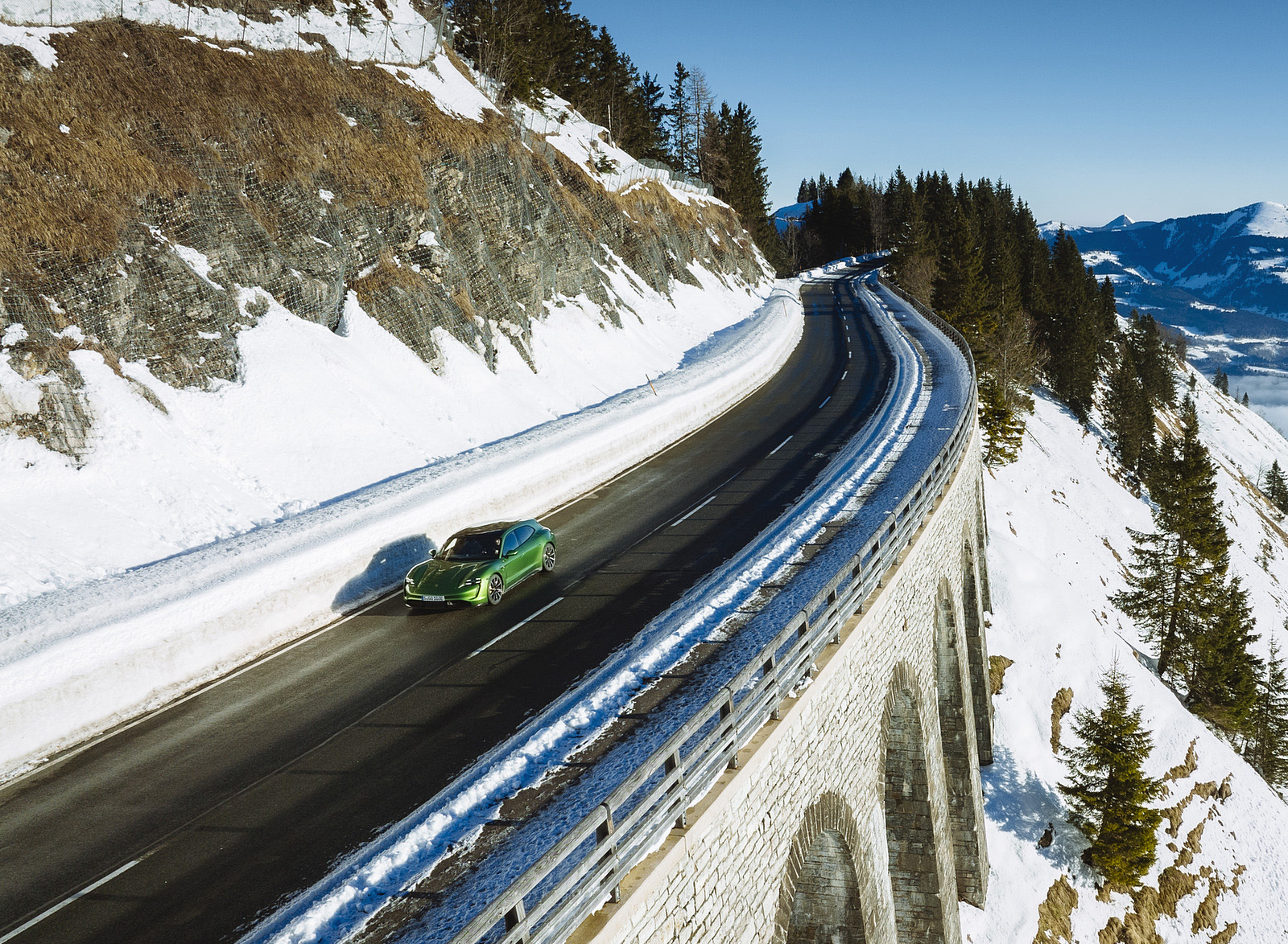 2022 Porsche Taycan Turbo S Sport Turismo (Color: Mamba Green Metallic) Top Wallpapers #14 of 27