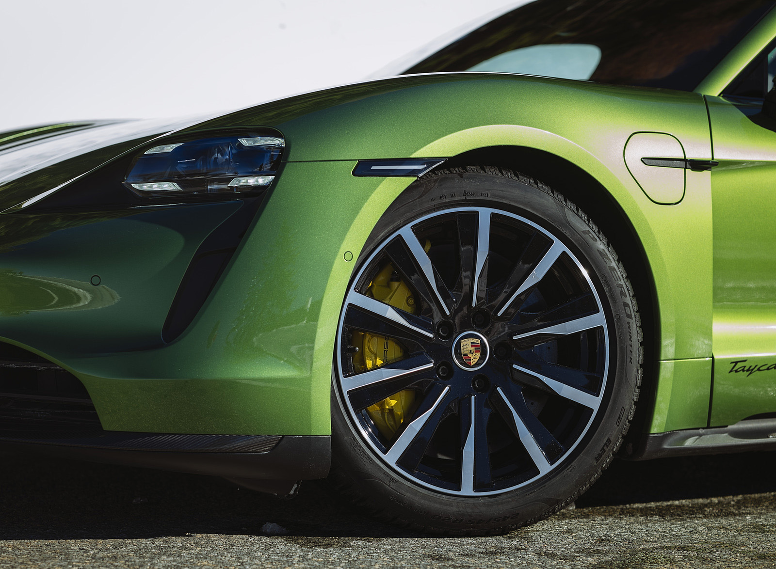 2022 Porsche Taycan Turbo S Sport Turismo (Color: Mamba Green Metallic) Wheel Wallpapers #21 of 27