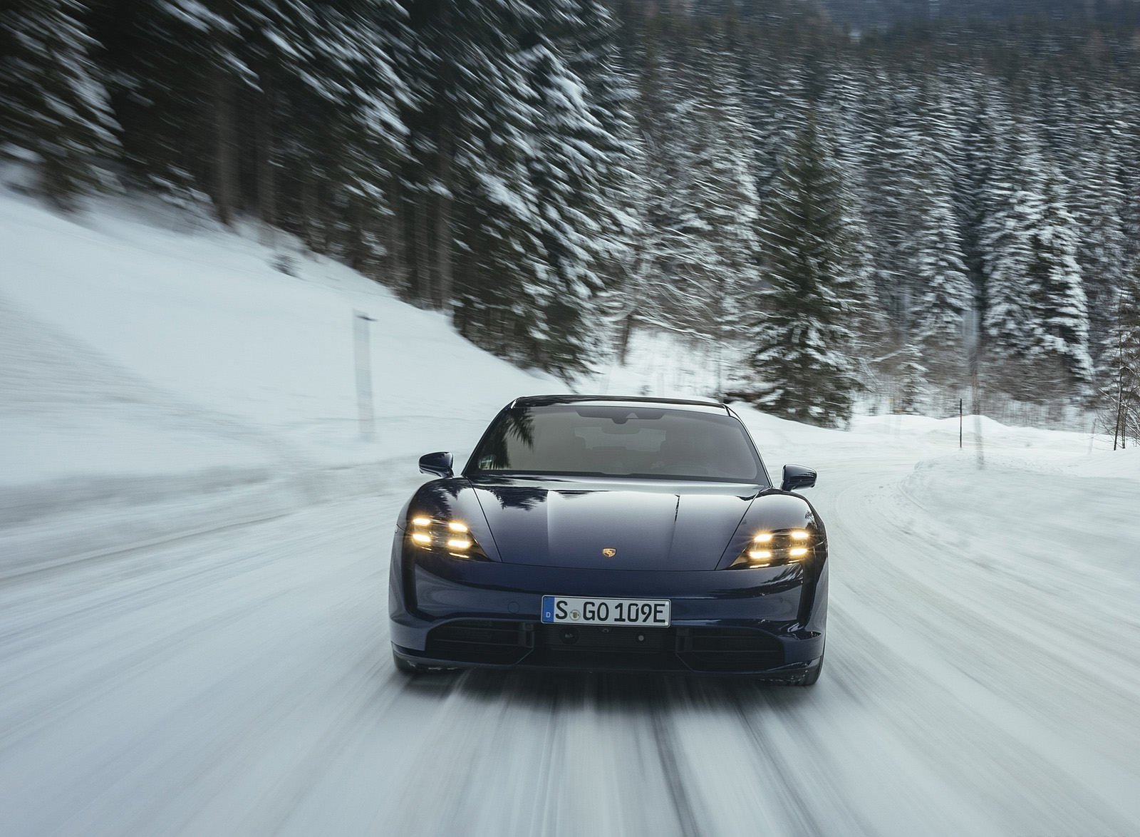 2022 Porsche Taycan Turbo Sport Turismo (Color: Gentian Blue Metallic) Front Wallpapers #2 of 19