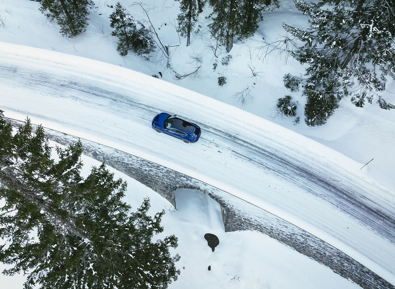 2022 Porsche Taycan Turbo Sport Turismo (Color: Gentian Blue Metallic) Top Wallpapers #9 of 19