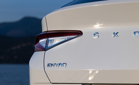 2022 Škoda ENYAQ Coupe iV (Color: Moon White) Detail Wallpapers 450x275 (69)