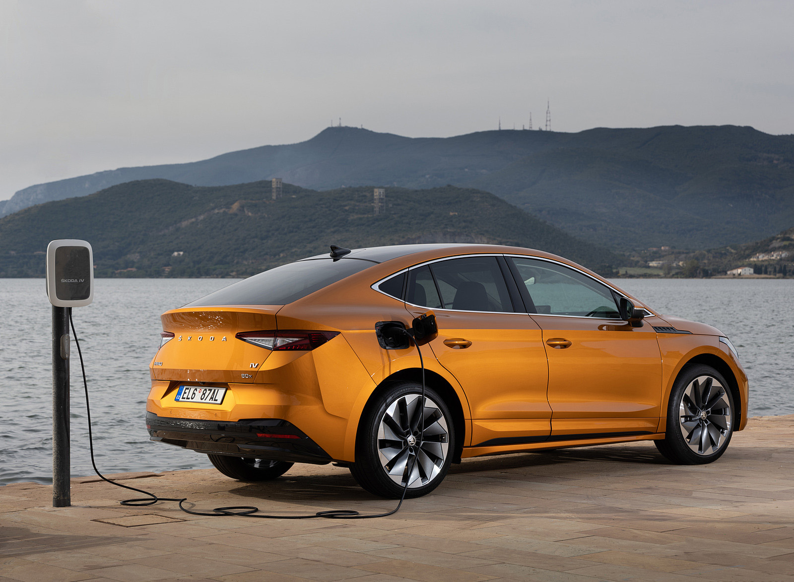 2022 Škoda ENYAQ Coupe iV (Color: Phoenix Orange) Charging Wallpapers #146 of 173