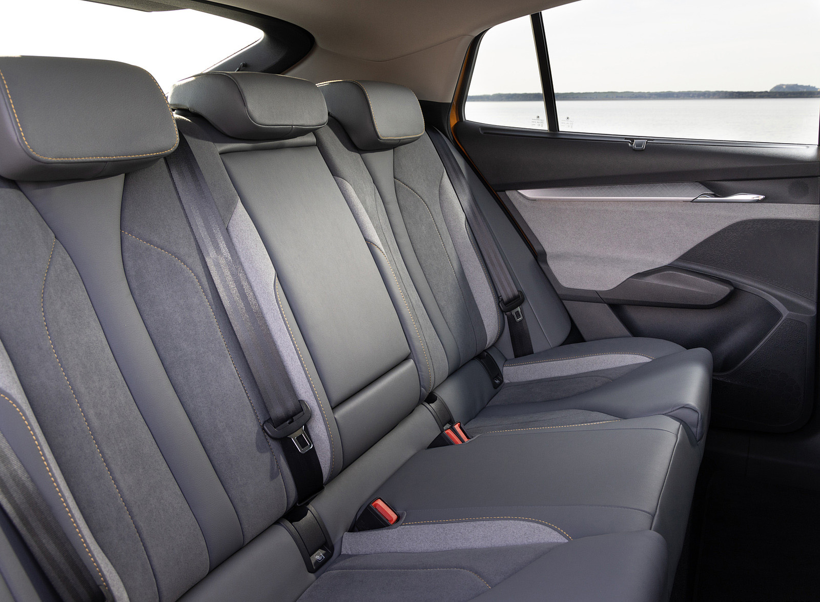 2022 Škoda ENYAQ Coupe iV (Color: Phoenix Orange) Interior Rear Seats Wallpapers #170 of 173