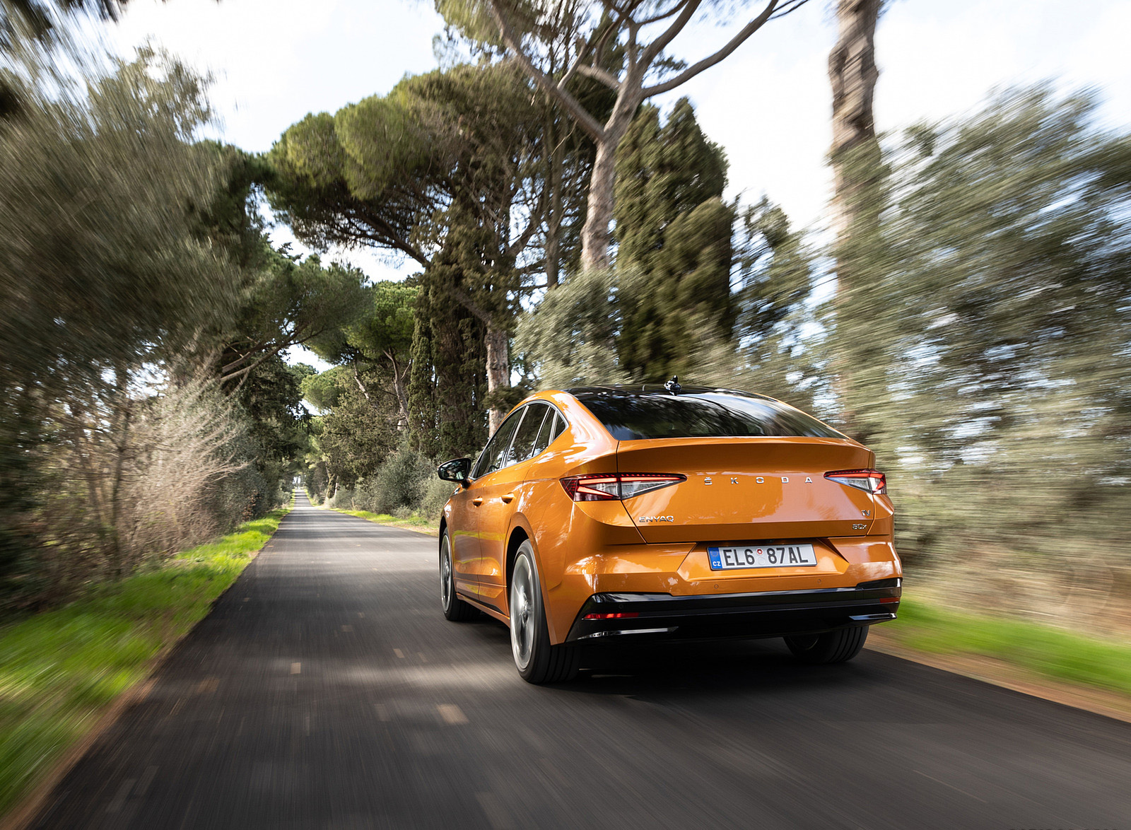 2022 Škoda ENYAQ Coupe iV (Color: Phoenix Orange) Rear Wallpapers #93 of 173