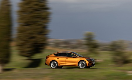 2022 Škoda ENYAQ Coupe iV (Color: Phoenix Orange) Side Wallpapers 450x275 (101)